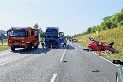 Tödlicher Unfall auf B 101 Honda Fahrer stirbt nach Zusammenstoß mit