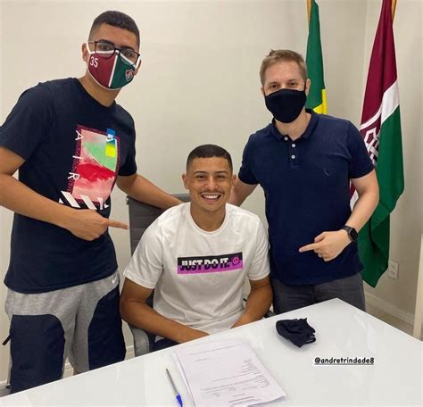 Fluminense Renova Contrato De Andr At O Fim De Que Mais Sonhos