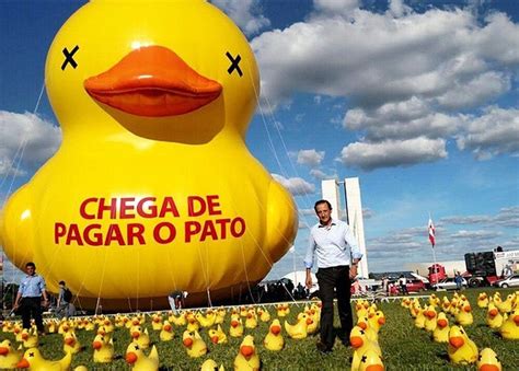 Rubber Duck Artist S Team Alleges Plagiarism By Brazil Protesters Bbc News