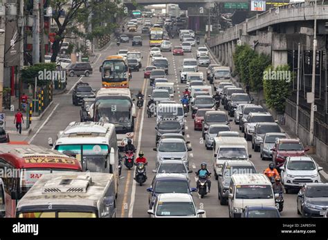 Manila Philippines January 20 2020 Heavy Traffic Many Cars On