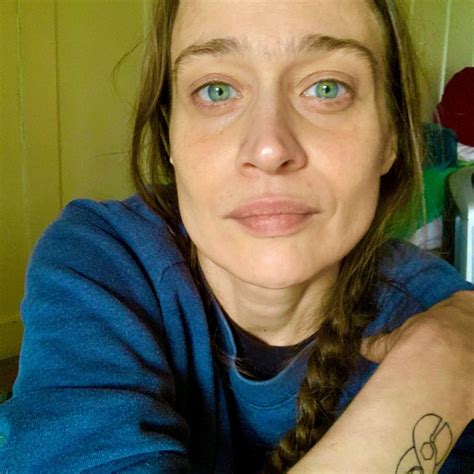 Review Fiona Apple S Fetch The Bolt Cutters Is Raw Timely Time