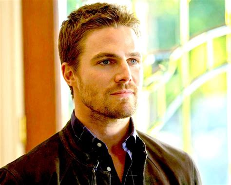 Picture Of Green Arrow Oliver Queen Stephen Amell