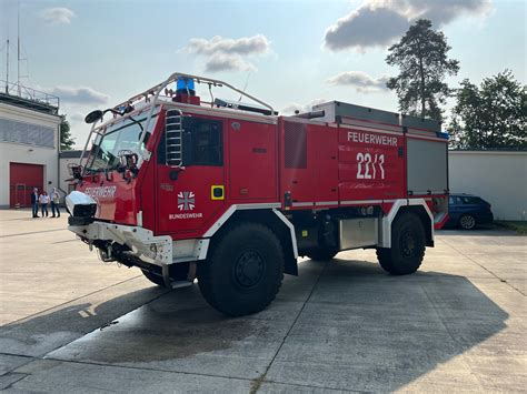 Schlüsselübergabe Neue Generation Waldbrandtanklöschfahrzeuge FLKfz