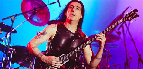Manowar compartilha novo trailer da Crushing The Enemies Of Metal ...
