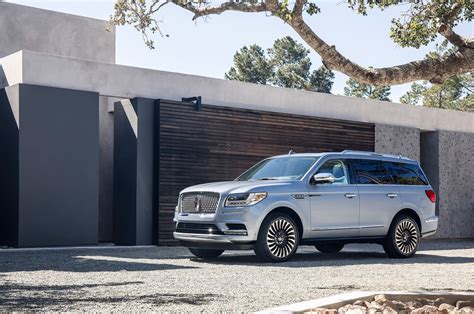 Lincoln Navigator Reviews And Rating Motor Trend