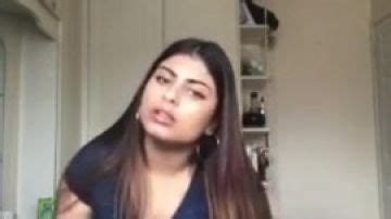 Pakistani Babe Plays Porn300