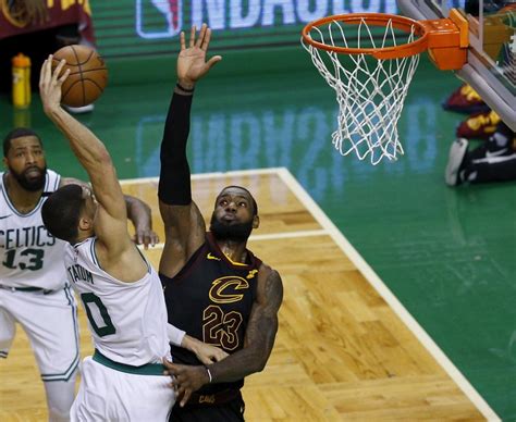 Watch: Celtics’ Tatum posterizes LeBron in loss - UPI.com