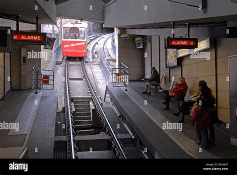 L Un Des Deux Funiculaires Reliant La Colline De Fourvi Re Et La