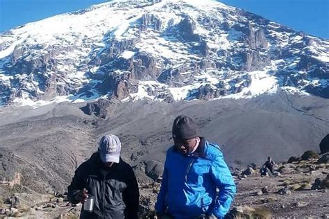 Tour Escalada Al Kilimanjaro Ruta Machame De 6 Días Visita null