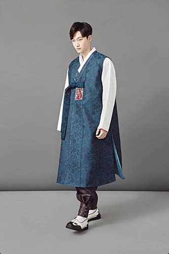 HANBOK TRAJE TRADICIONAL DE COREA Leer Mas