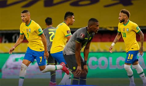 Brasil vence o Equador e se isola na liderança das eliminatórias