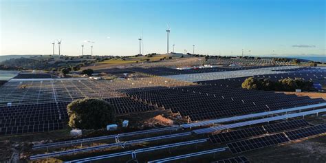 Acciona Energ A Completa Su Primera Planta H Brida E Lica Y Solar