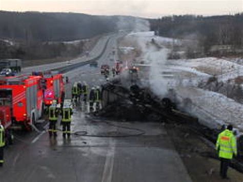 Ein Toter Und Drei Schwerverletzte Nach Unfall Auf Der A