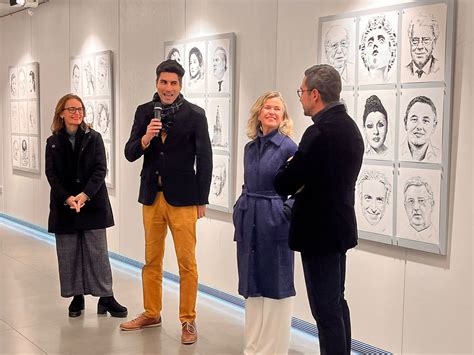 Inaugurada la exposición de dibujos Sevilla en cien rostros de Pedro