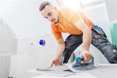 Cómo instalar azulejos en el baño MAIN PUBLIC