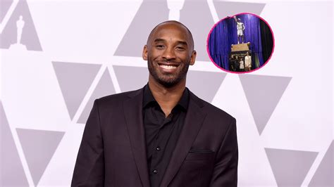 La Lakers Ehren Kobe Bryant † Mit Riesiger Bronzestatue