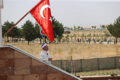 Diyanet İşleri Başkanı Erbaş Muş Malazgirt Milli Parkında hutbe irad etti