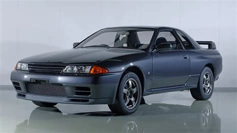 Video Watch A Nissan Skyline Gt R R Undergo A Factory Restoration