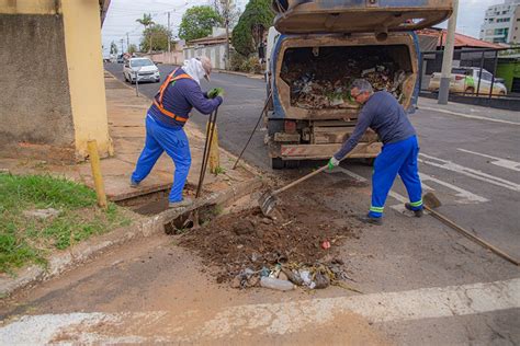 Prefeitura De Araxá Realiza Limpeza Preventiva De Bueiros Em Todos Os