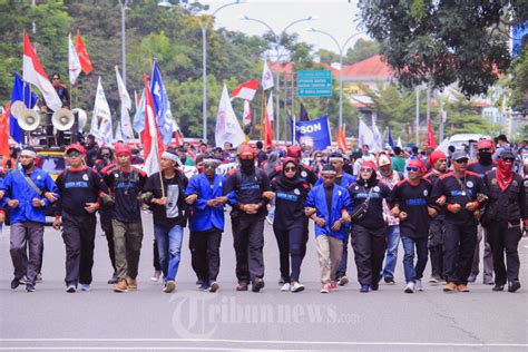 Buruh Dan Mahasiswa Batam Aksi Tolak Kenaikan Harga Bbm Foto