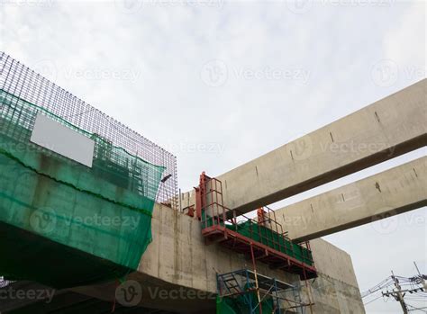 A Viga De Concreto Do Monotrilho Da Grande Estação Está Em Construção