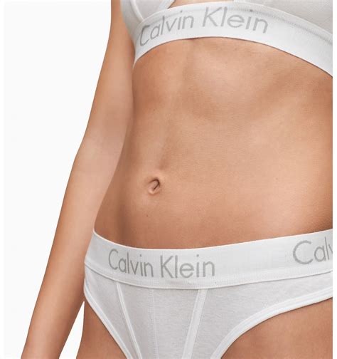 Calvin Klein tangá BODY biele 100 mycomfort sk