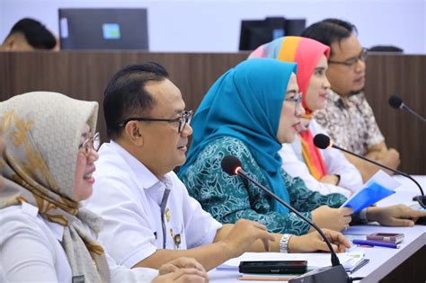 Pj Wali Kota Bekasi Ikuti Penilaian Apresiasi Kampung Keluarga