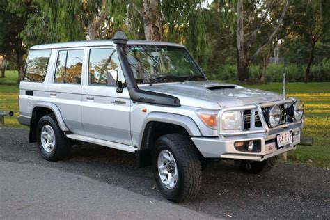 76 Series Toyota Landcruiser Our Rig OFF THE TRAX