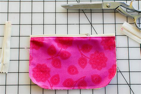 DIY Clutch Bag Pattern: free sewing pattern