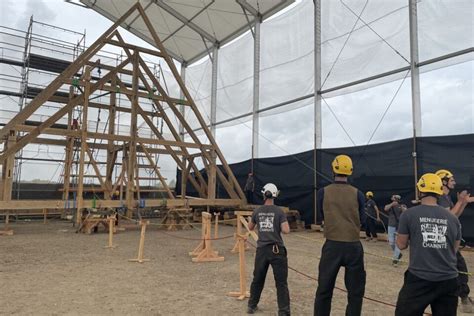 Notre Dame De Paris La Nouvelle Charpente De La Nef Est Construite