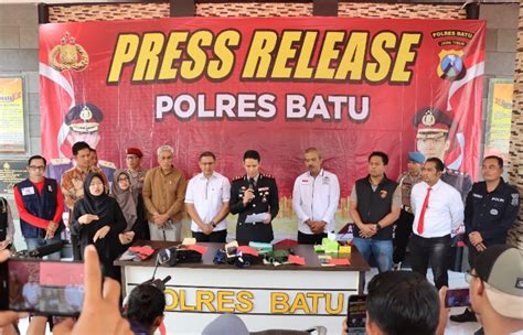 Kapolres Batu Bersama Pj Wali Kota Batu Konferensi Pers Perihal