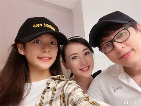 53岁翁虹的50岁老公太帅！夫妻为女儿庆生，14岁女儿成最美星二代 知乎