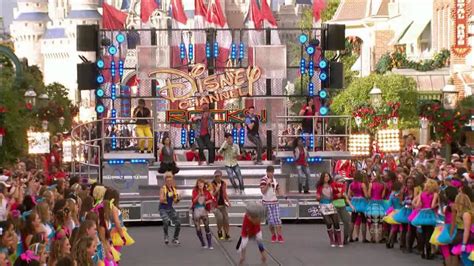 Bella Thorne And Zendaya Coleman Shake It Up Disney Christmas Parade