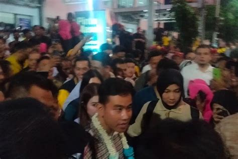 Gibran Dikerumuni Warga Medan Di Acara Cfd Tkn Terima Kasih Atas