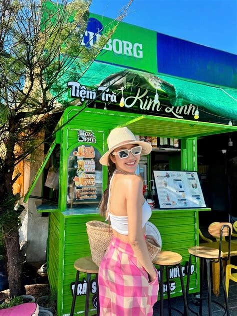 Thúy Ngân diện bikini đón sinh nhật khoe đường cong triệt để