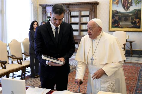 El Papa Francisco Se Re Ne Minutos Con Pedro S Nchez En El Vaticano