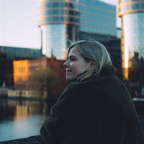 thea · Artist Profile