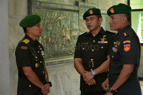 FOTO Pangdam IV Diponegoro Pimpin Sertijab Danrem 074 Warastratama