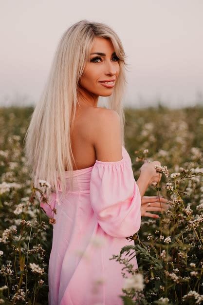 Premium Photo Vertical Photo Blonde Woman Posing In The Big Endless Field Of Daisies In Summer