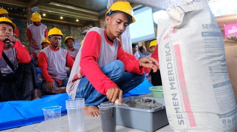 Tingkatkan Kompetensi Tukang Bangunan Di Area Rembang SIG Dan Semen