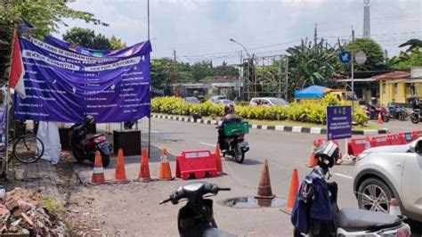 Hari Terakhir Ppkm Level Pos Penyekatan Di Kawasan Bintaro Lengang