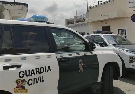 Hallan los cadáveres de un hombre y una mujer con signos de