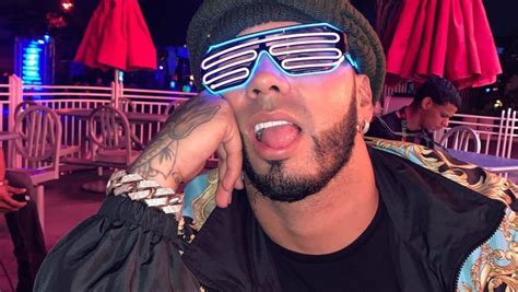 Anuel Aa Fue Blanco De Críticas Por Alardear De Los Ostentosos Regalos