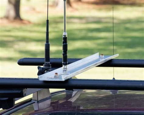 Roof Racking VHF Antennas On SUV