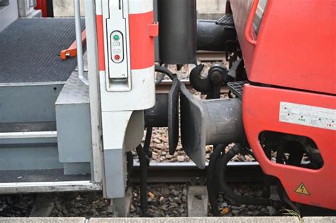 Bei Rangierunfall Mit Ic Von Sylt Im Bahnhof Itzehoe Verletzte Shz