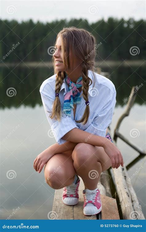 Verticale De Jeune Fille Sexuelle Photo Stock Image Du Jeune Bleu