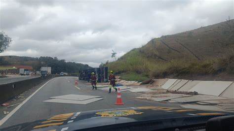 Carreta Tomba Na Via Dutra Em Pira Sul Do Rio E Costa Verde G