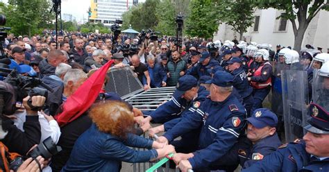 Sot Protesta E Opozit S Para Bashkis Tiran Policia Thirrje