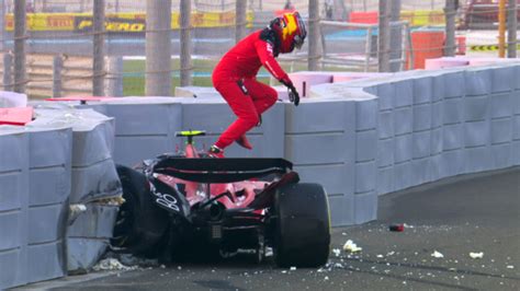 2023 Abu Dhabi GP FP2 Sainz Crash At Turn 3 Triggers Red Flag In