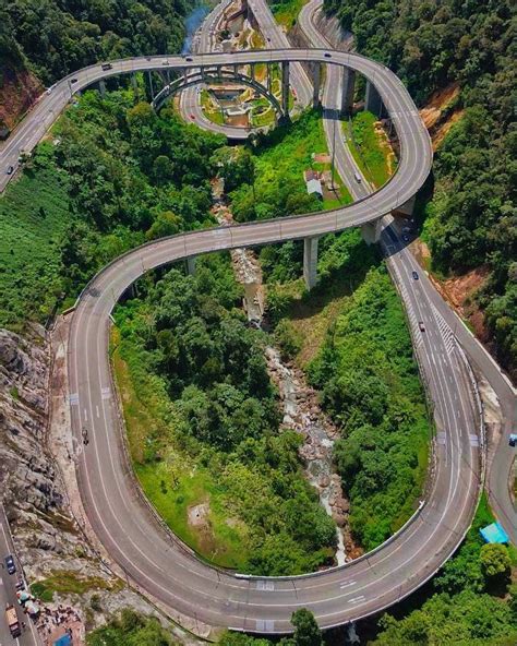 Jembatan Layang Kelok Yang Menghubungkan Kota Payakumbuh Sumatera